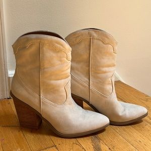 DV by Dolce Vita Nikson High Heel Cream Cowboy Boots Size 11